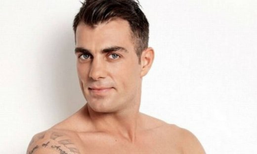 Ο Στέλιος Χανταμπάκης… συστήνεται