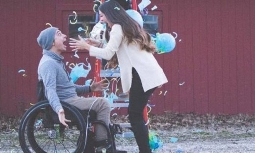 Η πιο απίθανη ανακοίνωση της πιο απροσδόκητης εγκυμοσύνης κάνει το γύρο του διαδικτύου