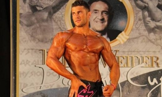 Κορίτσια πάρτε ανάσα και απολαύστε τον Κωνσταντίνο από το Survivor