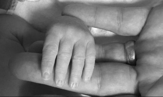 Γνωστή ηθοποιός έγινε μαμά και αυτή είναι η πρώτη φωτογραφία του γιου της