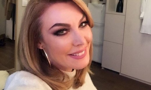 Τατιάνα Στεφανίδου: Το βίντεο στο instagram όπου είναι στο σαλόνι του σπιτιού της αγκαλιά με τον...