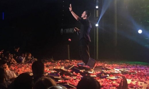 Νίκος Οικονομόπουλος: Ολοκληρώνει τις επιτυχημένες εμφανίσεις του