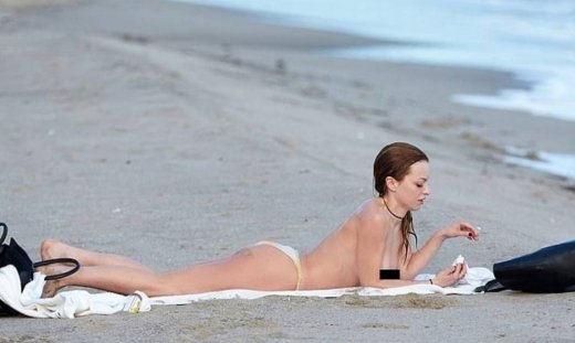 Topless η κόρη του Clint Eastwood