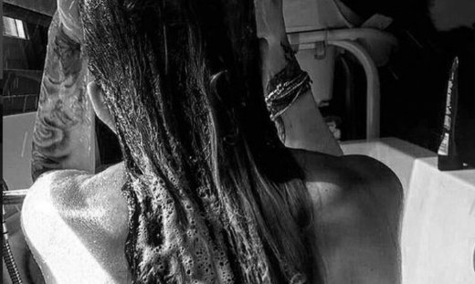 Δε θα πιστεύετε ποια κυρία της Ελληνικής showbiz πόσταρε φωτό της την ώρα που έκανε μπάνιο