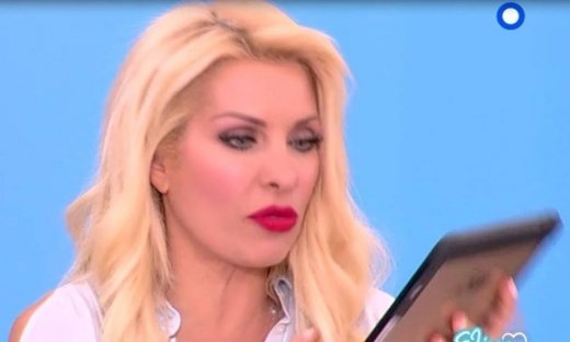 Η Ελένη ήθελε να μπει στον προσωπικό της λογαριασμό στο instagram, αλλά... την πάτησε