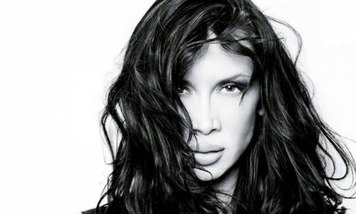 Η Πάολα εύχεται «Καλή Ανάσταση» και «Καλό Πάσχα»