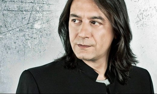 Γιάννης Κότσιρας: «Ζούμε στην εποχή της μόνιμης «κωλοτούμπας»