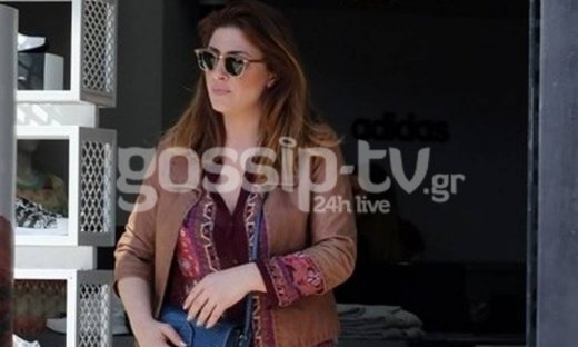 Έλενα Παπαρίζου: Ανανεωμένη στη Γλυφάδα