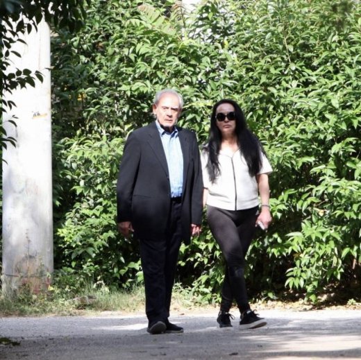 Η πρώτη βόλτα του Τσοχατζόπουλου μετά την αποφυλάκιση