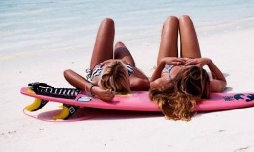 5 αψυχολόγητα πράγματα που όλες κάνουμε στην παραλία και ξενερώνουν τους άντρες