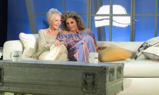 H Κατερίνα Λάσπα υποδέχεται την Ζωή Λάσκαρη