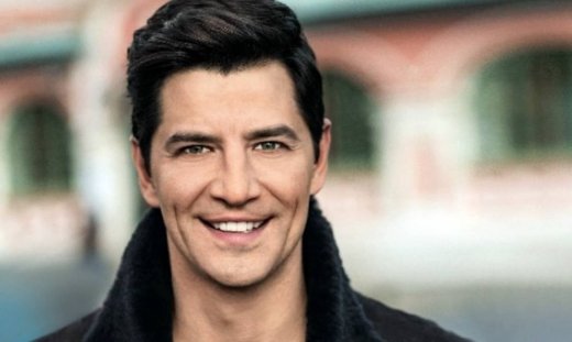 Σάκης Ρουβάς: «Με είδα στον ύπνο μου ντυμένο γαμπρό πάνω σε άσπρο άλογο»