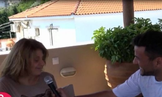 Σοκάρει η μαμά του Αγγελόπουλου: «Μου κόψανε κατά λάθος δύο φωνητικές χορδές»
