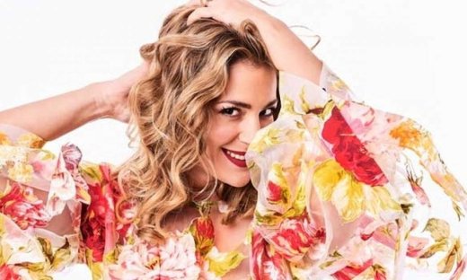 Η Νατάσσα Μποφίλιου ταξιδεύει με τη Βαβέλ 2 στην Ελλάδα