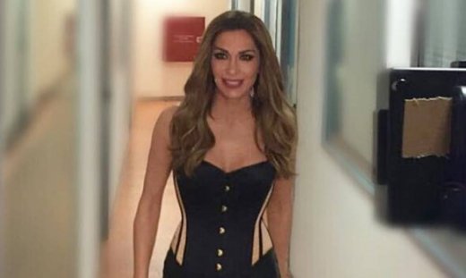 Δέσποινα Βανδή: Κορμί… 20αρας. Δείτε τη με κόκκινο μπικίνι