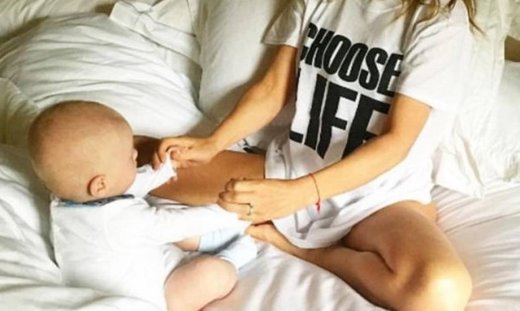 "Η κόρη μου με ικέτευσε να μην τα παρατήσω" αποκαλύπτει η 44χρονη μαμά για τη δεύτερη εγκυμοσύνη της