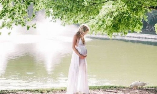 Εγκυμοσύνη και ζέστη: Γιατί ζεσταινόμαστε περισσότερο κατά την κύηση;