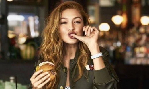 Oι άντρες τρελάθηκαν: 5 αηδιαστικά πράγματα που κάνουμε και τους...ερεθίζουν