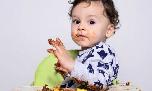Μωρό που πετάει φαγητό; 5 τρόποι να αντιμετωπίσετε την κατάσταση