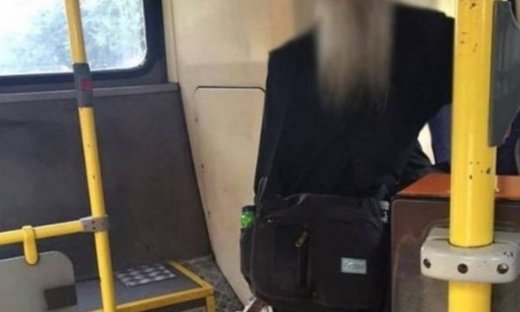 Αποκαλύφθηκε η ταυτότητα του ρασοφόρου που παρενοχλούσε νεαρές κοπέλες σε λεωφορεία