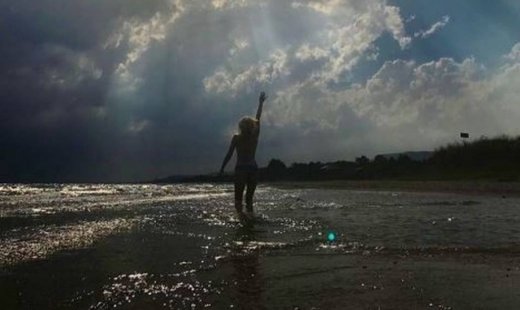 Σμαράγδα Καρύδη: Κάνει τις βουτιές της και δημοσιεύει αρετουσάριστες φωτό στο instagram