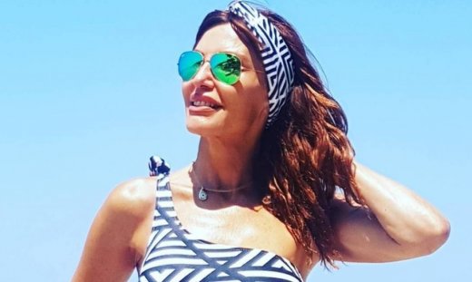 Βίκυ Χατζηβασιλείου: Κάνει κατακόρυφο με μαγιό και τρελαίνει το instagram!