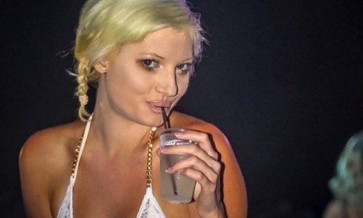 Η Αλεξανδράτου παραμορφωμένη στα Τρίκαλα χωρίς εσώρουχο  (Nassos blog)