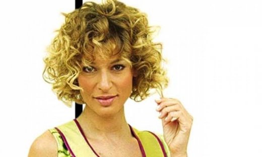 Ένας μήνας και κάτι: Επανασύνδεση σε μια κηδεία;