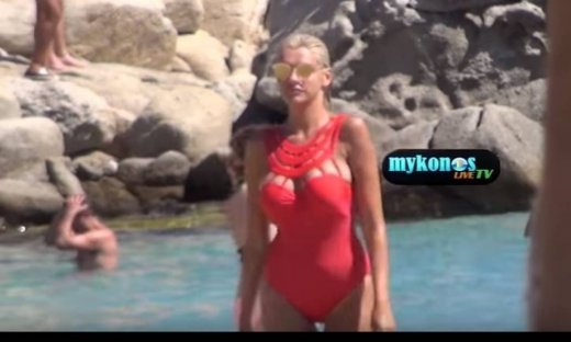 H Σάσα Σταμάτη αλά Baywatch στην Μύκονο!