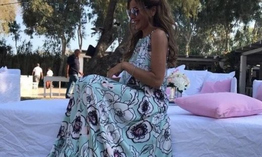 Η Δέσποινα Βανδή φόρεσε το πιο τέλειο φόρεμα για βάπτιση (ή και γάμο)