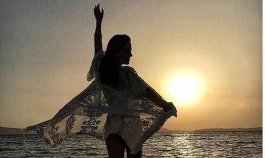 Απολαμβάνει το καλοκαίρι της