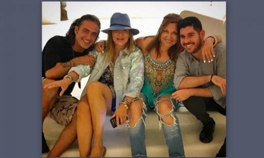 Γαρμπή-Σχοινάς: Χαλαρές στιγμές στην Μύκονο