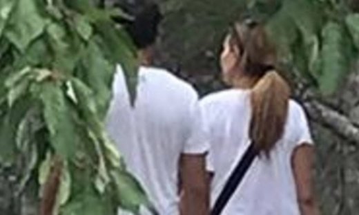 Τσακώσαμε γνωστή τραγουδίστρια σε εγκαταλελειμμένο ξενοδοχείο- Τι έκανε;  (Nassos blog)