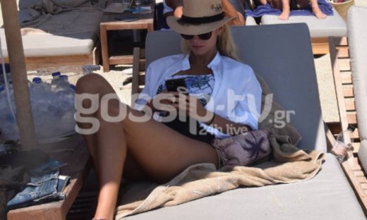 Συνεχίζει τις διακοπές της στη Μύκονο η Δούκισσα Νομικού