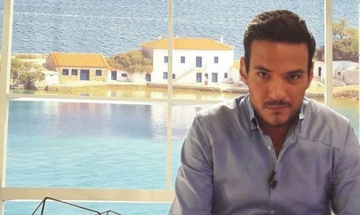 Ο Τσουρός ποζάρει μόνο με την… πετσέτα του