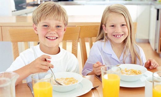 Τα παιδιά που τρώνε πρωινό είναι καλύτεροι μαθητές, σύμφωνα με επιστημονική μελέτη