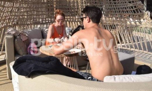 Η Lohan επιμένει… Μυκονιάτικα