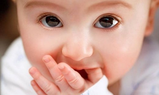 Πιπίλισμα αντίχειρα και δαχτύλων: Πότε τα παιδιά κόβουν αυτή τη συνήθεια;