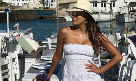 Η Εύα Λονγκόρια χαλαρώνει στη Μύκονο (φωτο)