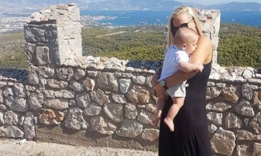 Ελευθερία Παντελιδάκη: Στην εκκλησία με τον γιο της