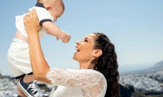 Η Χρύσπα έγινε νονά - Η τρυφερή φωτό και το μήνυμά της για το βαφτιστήρι της