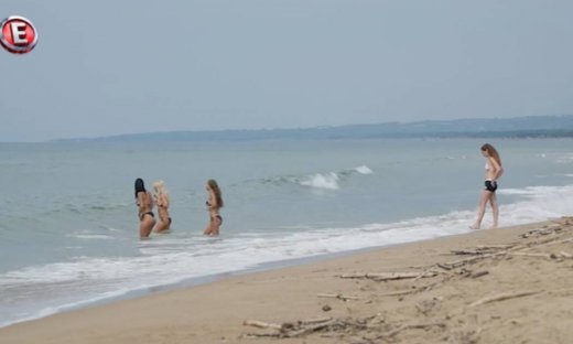 Για πολλά γέλια. O καμεραμάν για τα κορίτσια του Survival «Τι κωλ@ρ@ έχεις» (Nassos Blog)