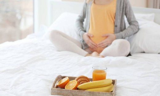 Διατροφή στην εγκυμοσύνη: 10 τροφές που δεν πρέπει να παραλείπετε από το διατροφολόγιό σας