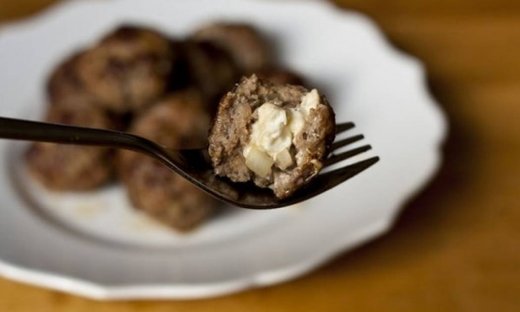 Αφράτα κεφτεδάκια φούρνου με φέτα και ελιές