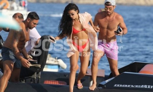 Συννεφιά, βροχές, κρύο… Η Ελένη δεν υπολογίζει τίποτα! Βάζει το κατακόκκινο μπικίνι της και...