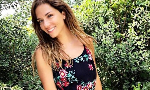 Θα «λιώσετε»! Η Βάσω Λασκαράκη τραβάει βίντεο την κόρη της να προσπαθεί να διαβάσει