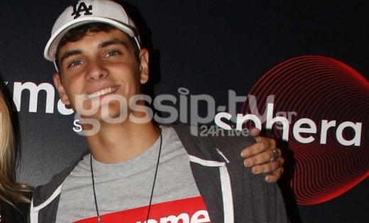 Δεν είναι μοντέλο ο νεαρός - Είναι γιος Ελληνίδας παρουσιάστριας