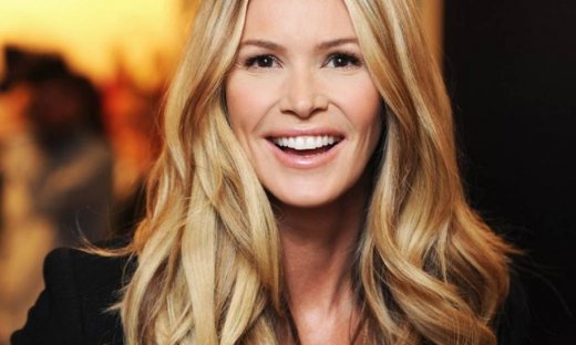 Μέτρα «κουτάκια»: Η Elle Macpherson ποζάρει με εσώρουχα στα social & μας θυμίζει γιατί ήταν topmodel