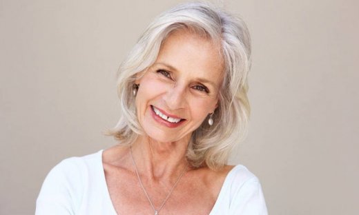 Γκριζάρισμα μαλλιών: Τα τρία στοιχεία που χρειάζεται ο οργανισμός σας