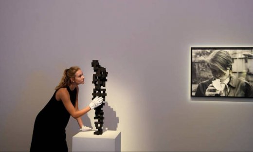 Βρετανία: Ο κόσμος της τέχνης στο πλευρό των επιζώντων του πύργου Γκρένφελ